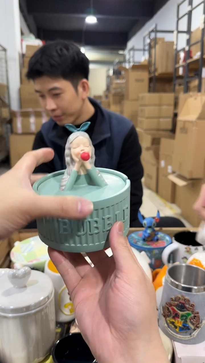 瓷片泡泡女孩烟灰缸