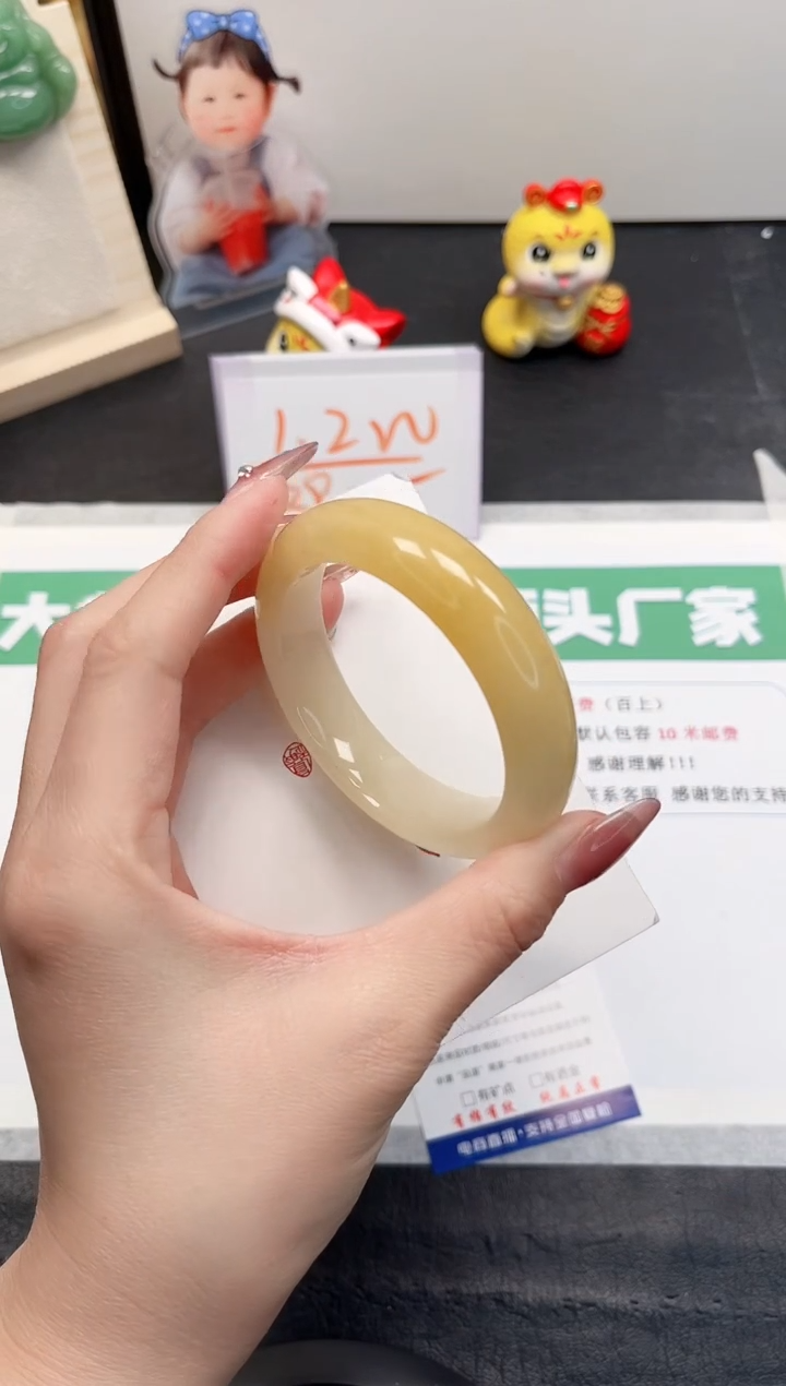 【闪购商品】石英质玉手镯未镶嵌126-55.6