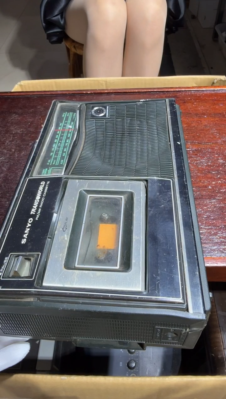 8新李*笑 940   中古商品，瑕疵品，不保好坏。