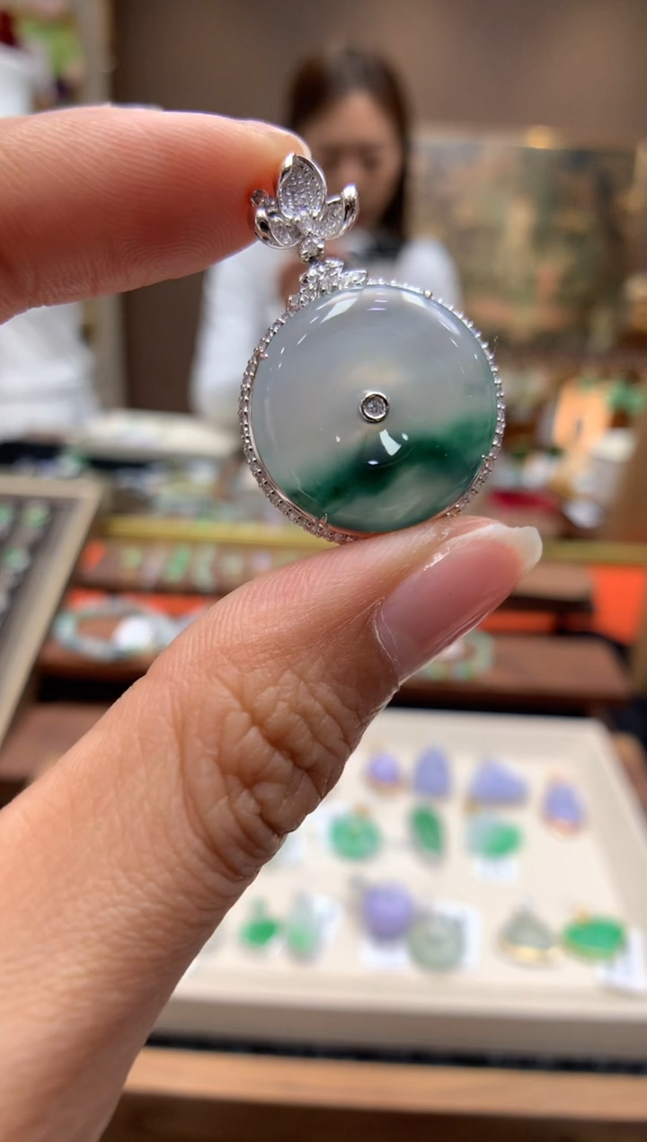 【闪购商品】翡翠颈饰18K金镶嵌平安扣