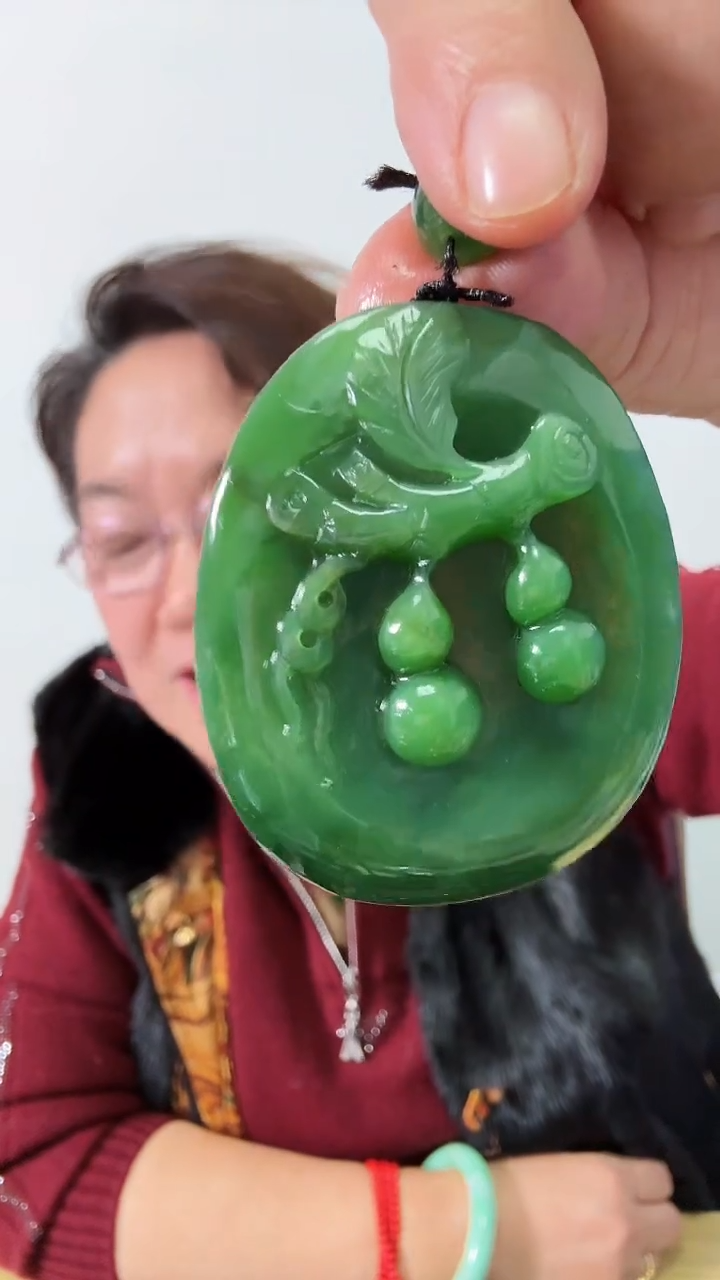 颈饰未镶嵌和田玉吊坠