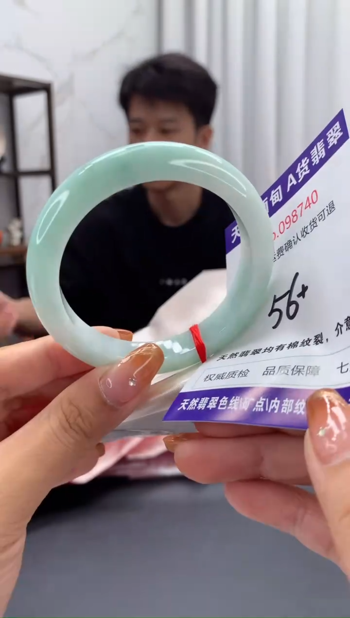 未镶嵌手镯翡翠有纹，完美者勿拍