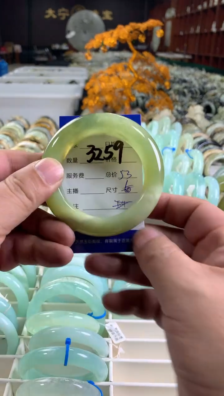 【闪购商品】蛇纹石玉手镯未镶嵌3259