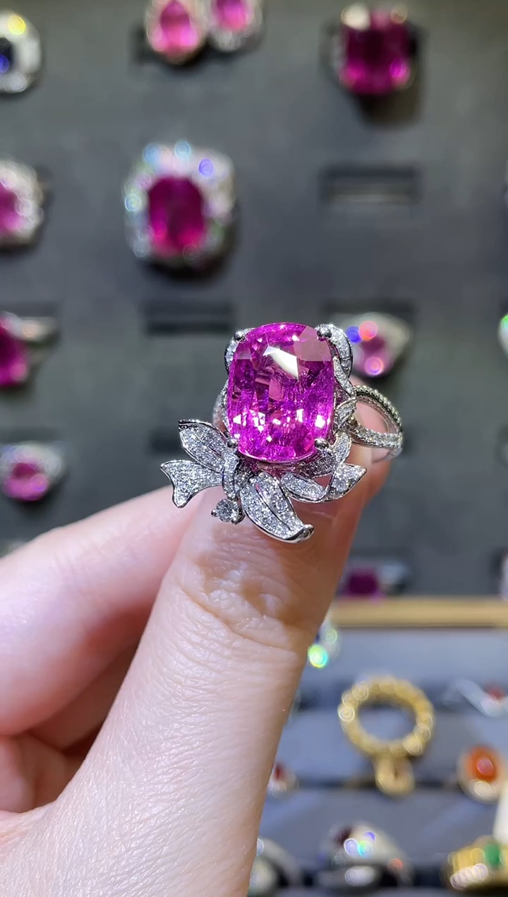 红色碧玺戒指18K金镶嵌9.02ct