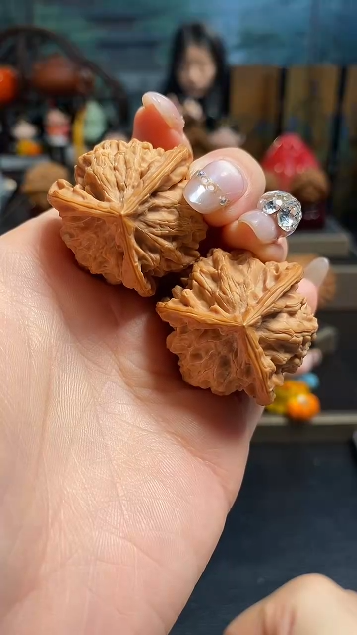 【闪购商品】文玩核桃吊坠A850盘山三棱36