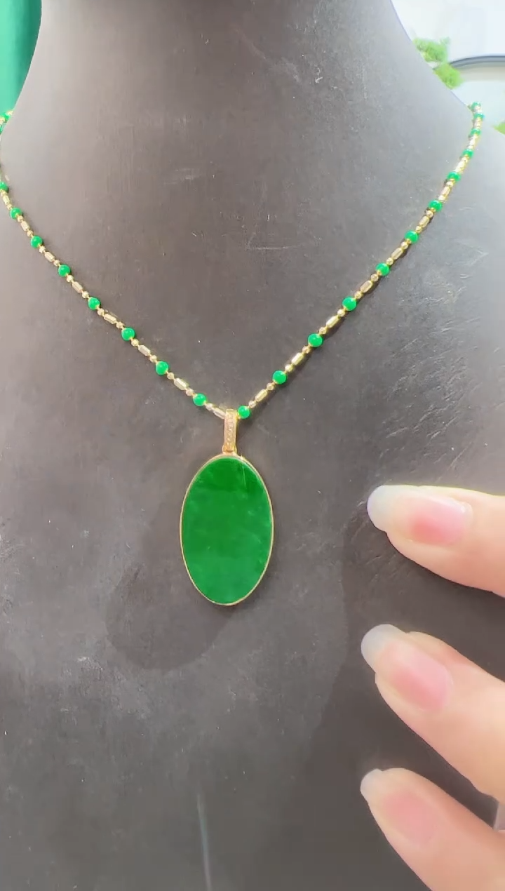 翡翠18K金镶嵌颈饰888888888888