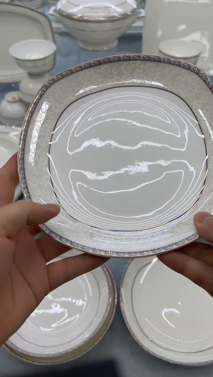 骨瓷玲珑7.5方2个