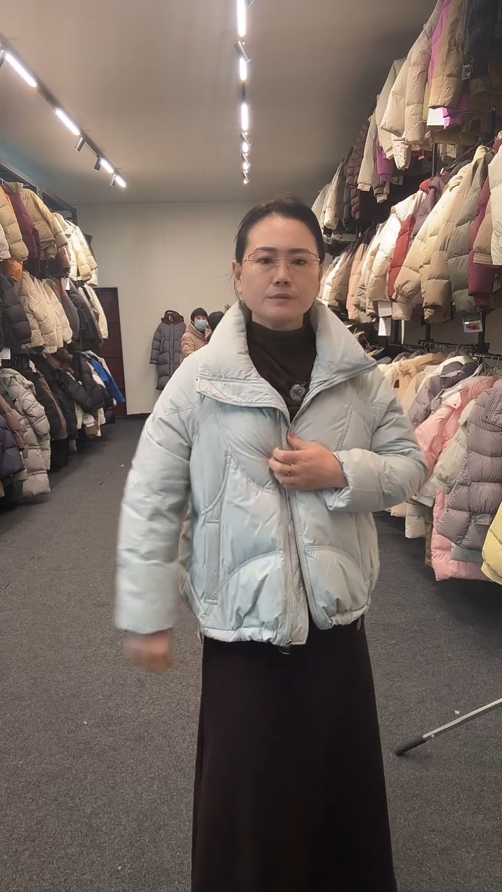 艾雨衣尚一秒闪购羽绒服