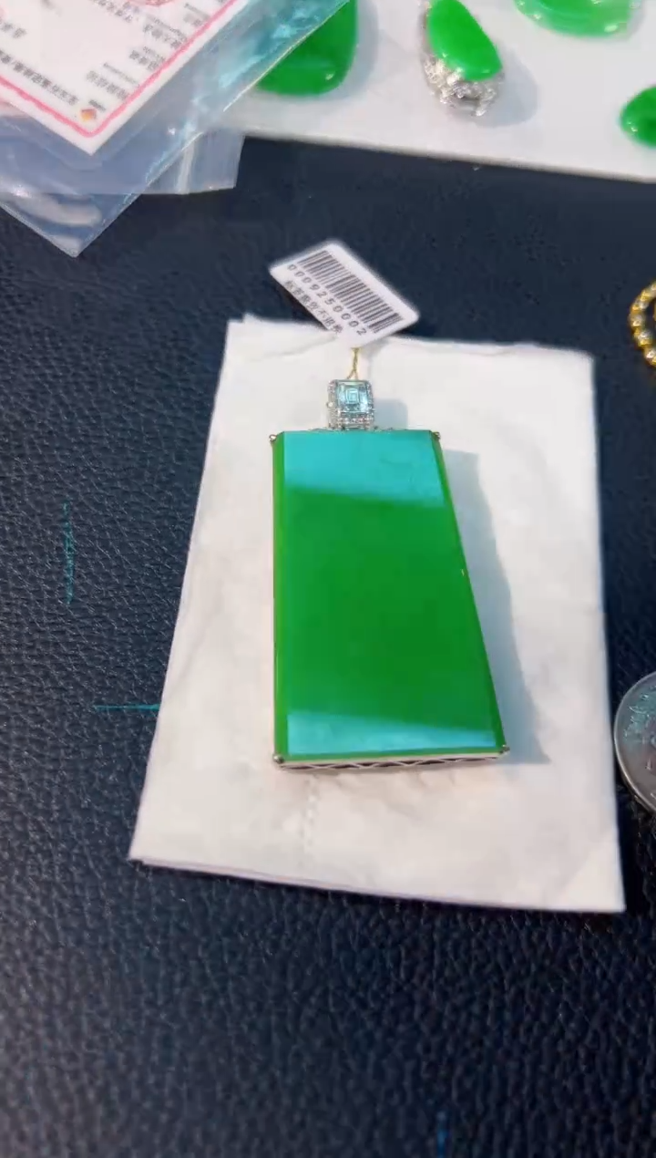 颈饰18K金镶嵌翡翠 缅料A货/支持复检/一件