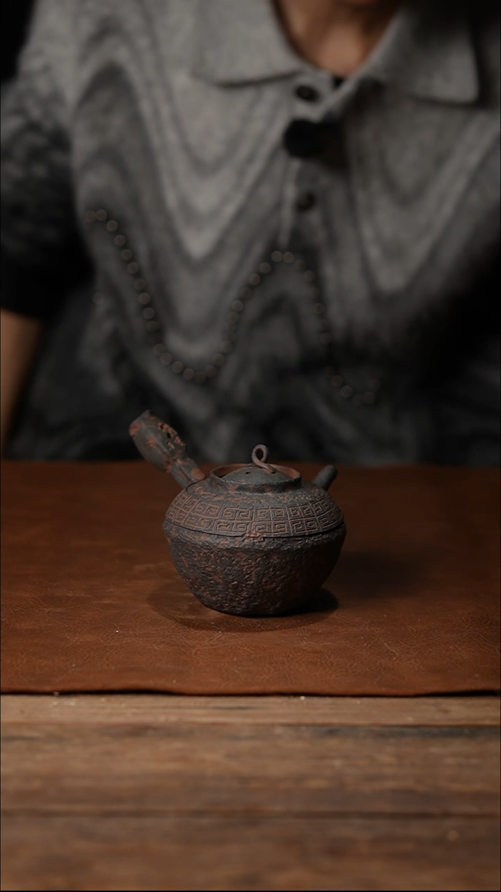 晴*哦004重工侧把回纹煮水壶450cc