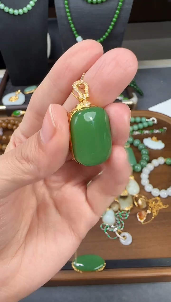 吊坠(不含链)18K金镶嵌和田玉1