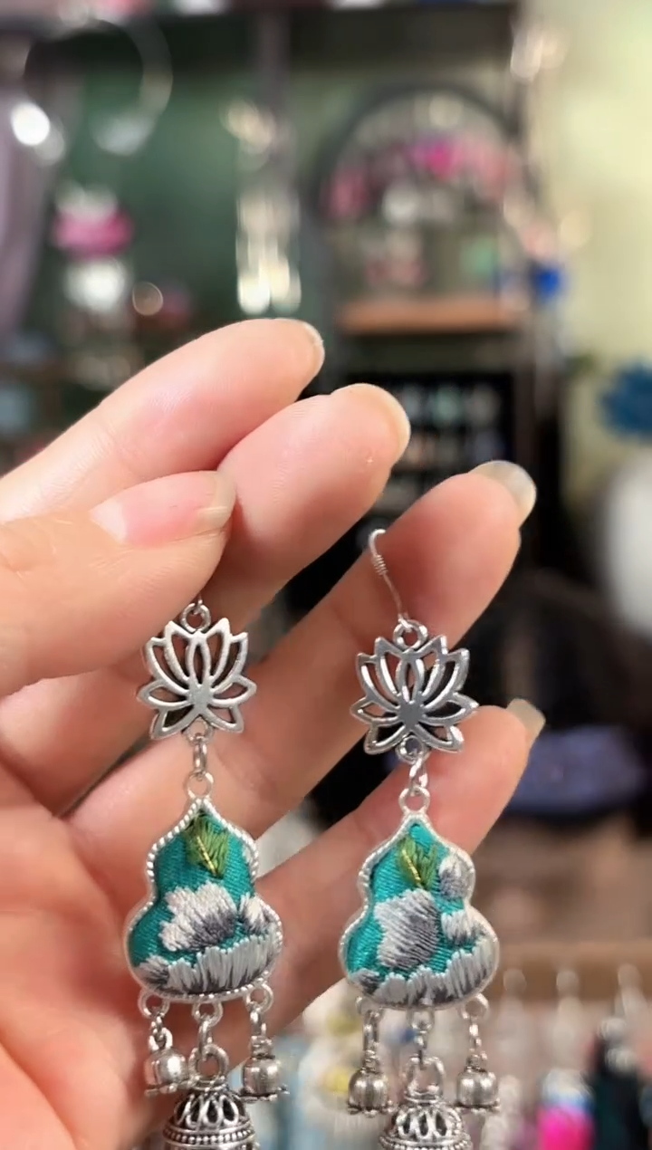 彩云南阁非遗老绣饰品670*