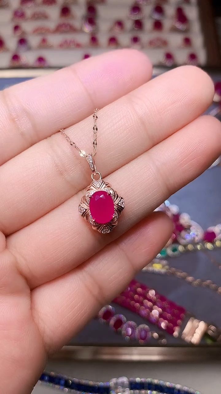 银S925镶嵌颈饰红宝石....