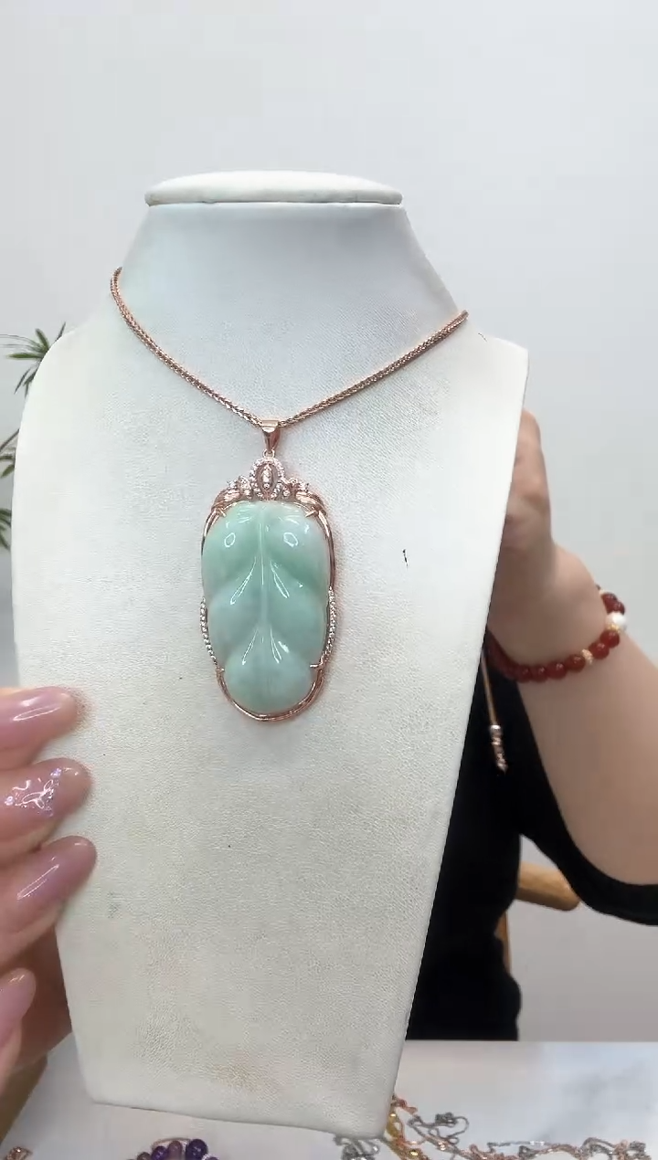 【闪购商品】翡翠吊坠(赠链)银S925镶嵌叶子玫瑰边