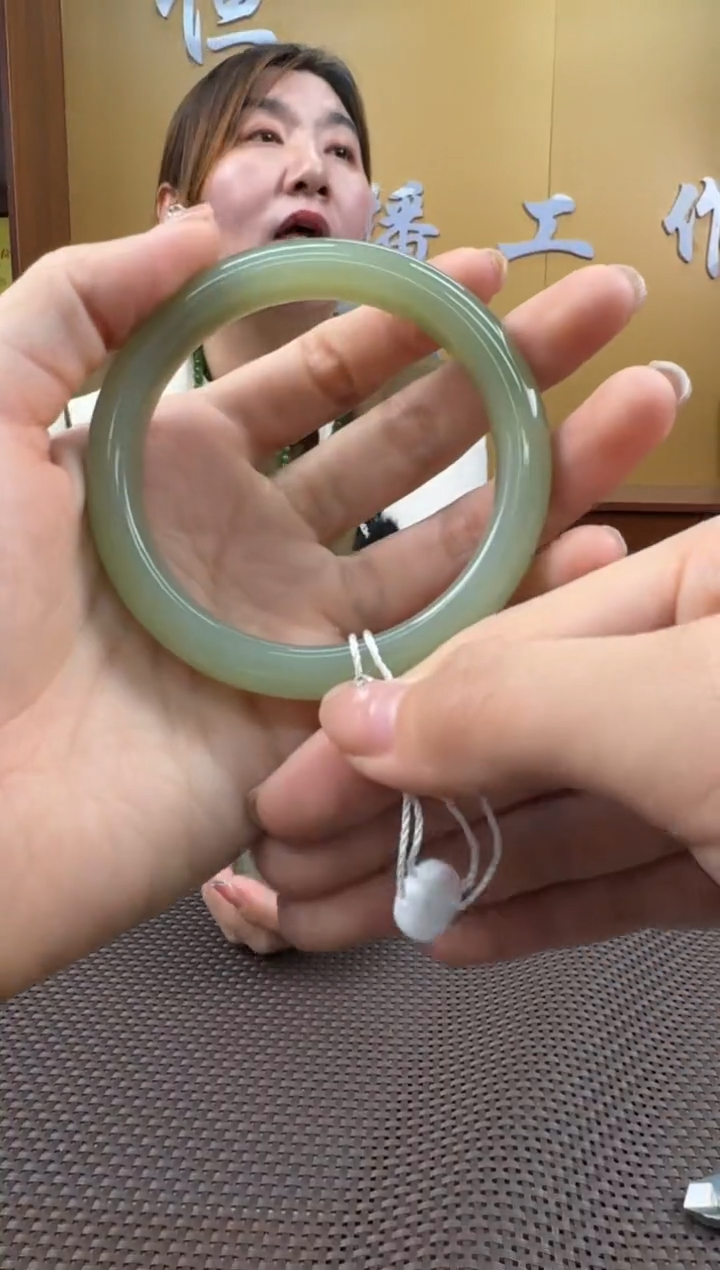 【闪购商品】和田玉手镯未镶嵌60