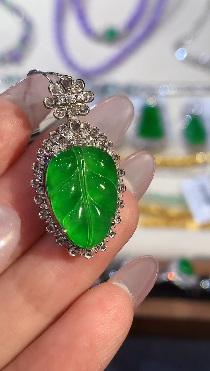 吊坠(不含链)18K金镶嵌翡翠多样性发其一