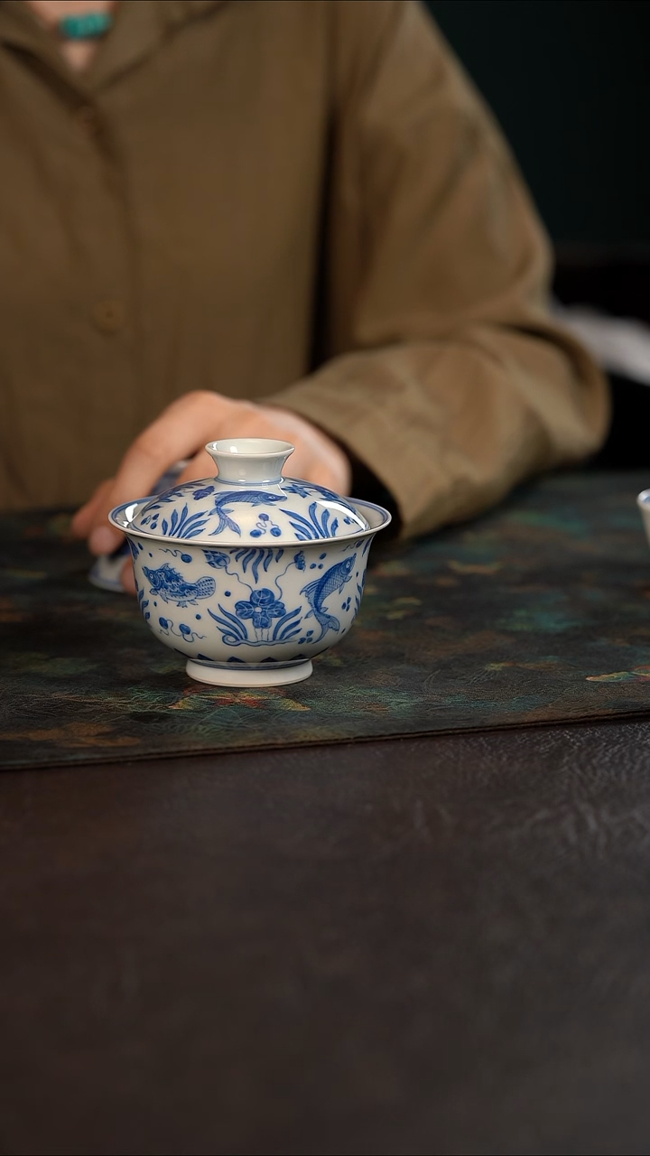 杯聚澜堂鱼藻纹盖碗