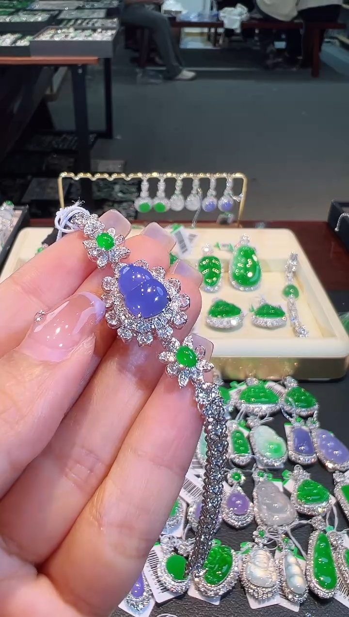 【闪购商品】翡翠手链18K金镶嵌翡翠