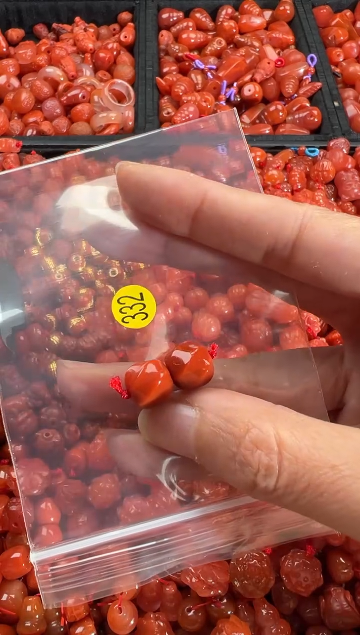 【闪购商品】南红玛瑙颈饰未镶嵌1