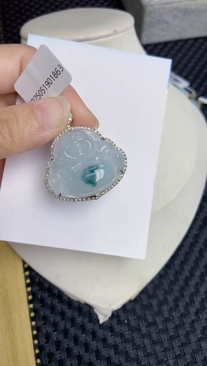 翡翠18K金镶嵌颈饰天然翡翠A货
