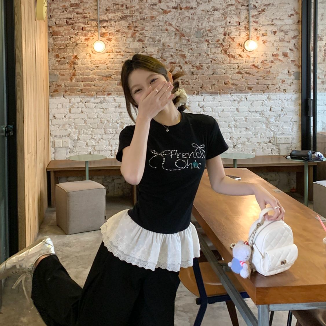 甜美蝴蝶结烫钻花边黑色短袖t恤女夏季新款修身显瘦正肩短款上衣