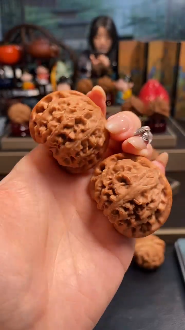 【闪购商品】文玩核桃把件H 468宫灯42尺