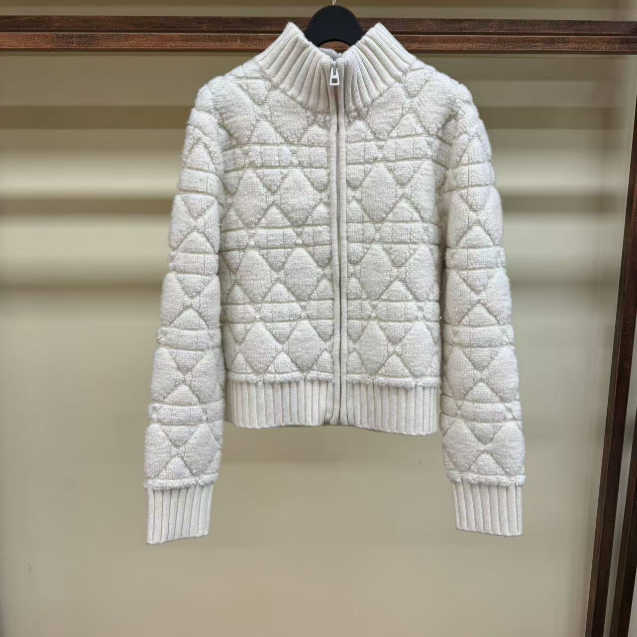 【阳阳】高品质羊毛2025年早春新款宽松休闲经典字母藤格纹拉链开衫