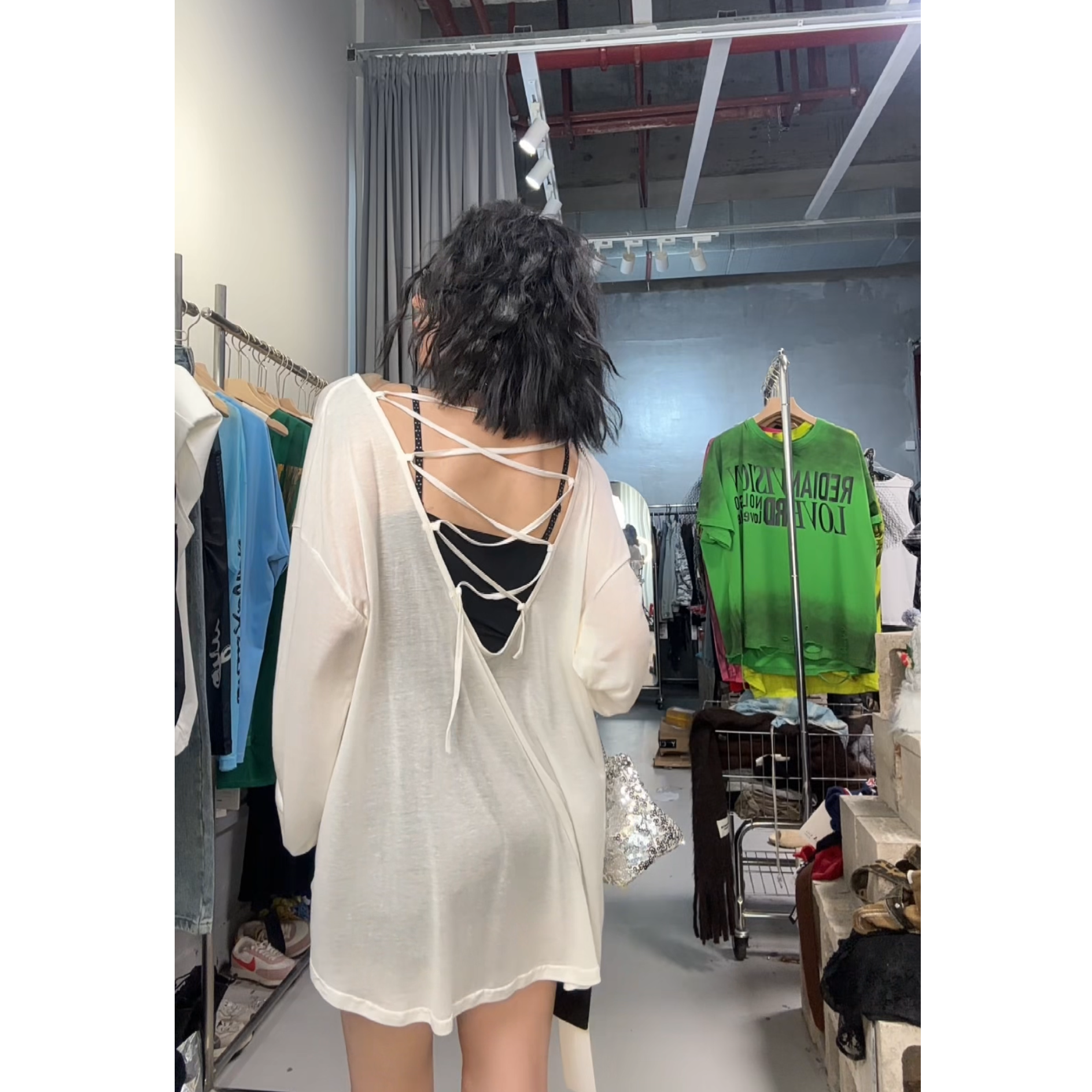 奇奇家 粉丝福利 度假防晒 露背交叉设计 白色大版T恤