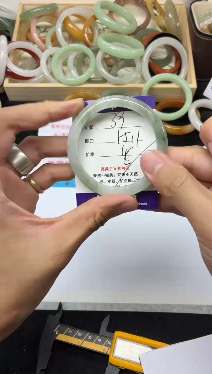 未镶嵌手镯石英质玉39