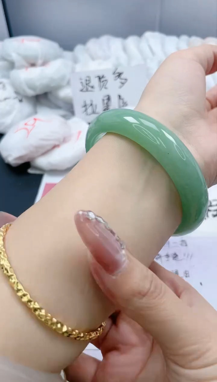 【闪购商品】石英质玉手镯未镶嵌254/62.3