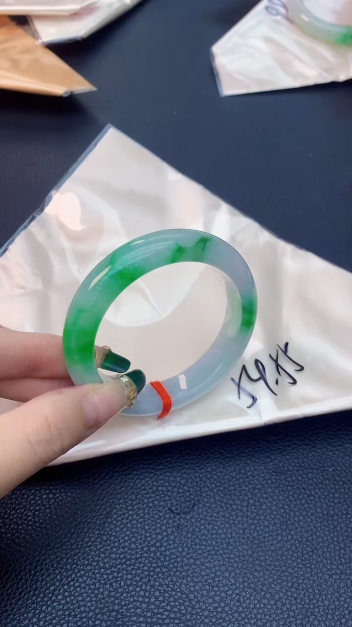 翡翠手镯未镶嵌1053769920