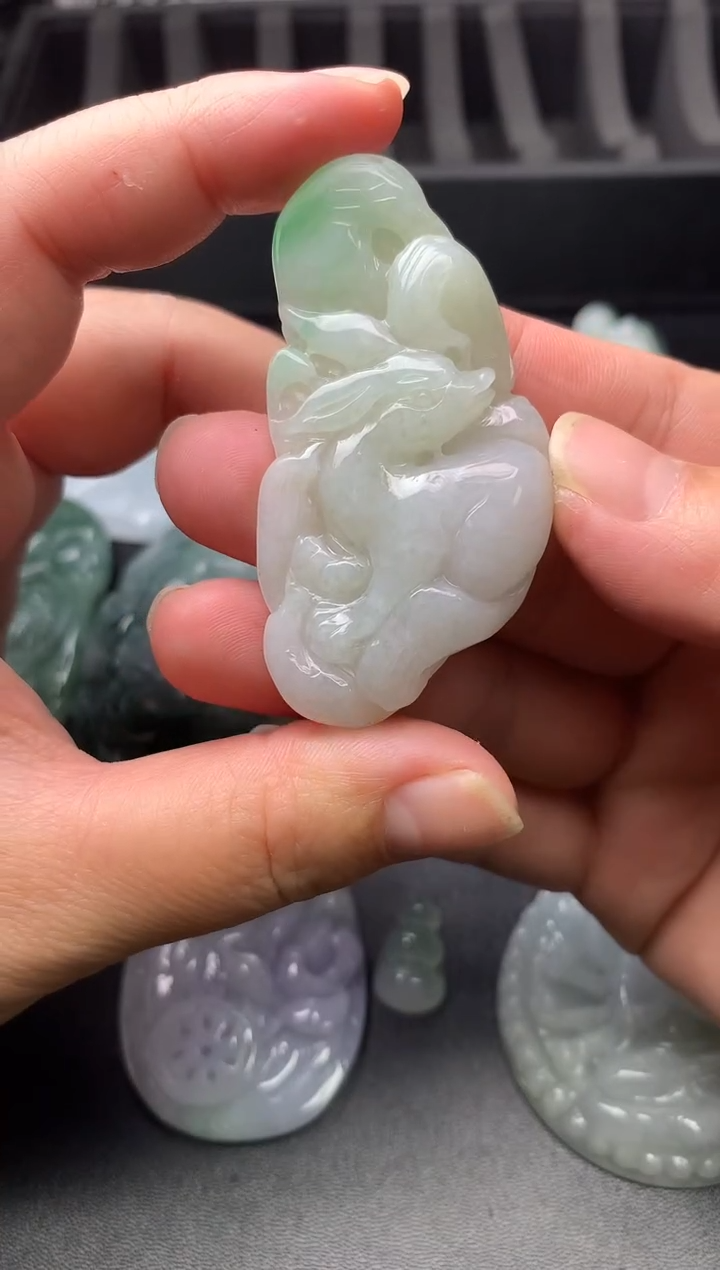 颈饰未镶嵌翡翠九尾狐