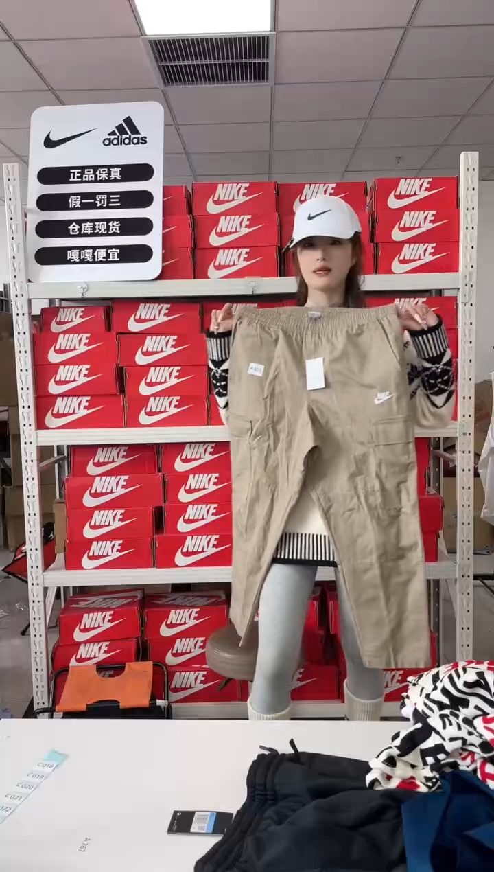 编码 803闪购尺码 m  Nike/耐克卫衣卫裤以直播间过款为主