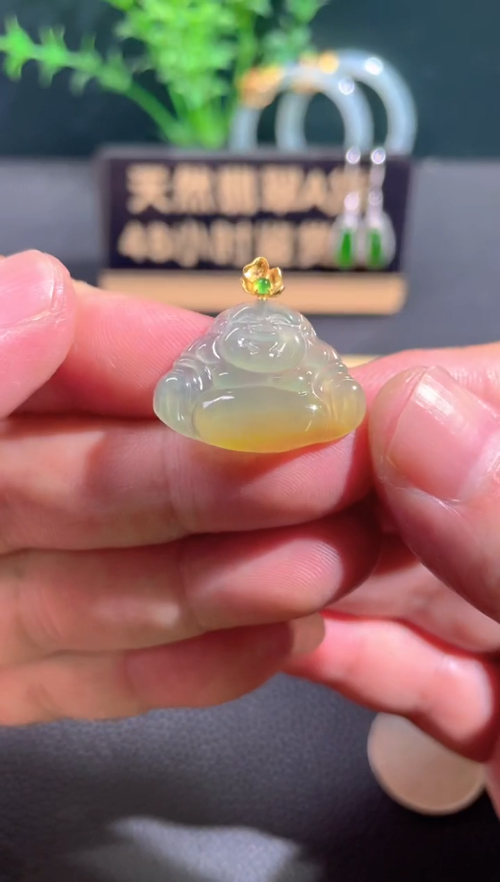 翡翠18K金镶嵌颈饰翡翠