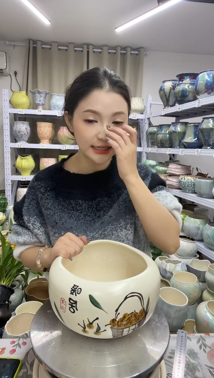 【花盆链接】  高 ：15 口：18