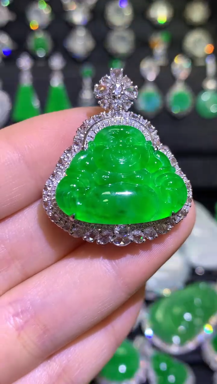 【闪购商品】翡翠颈饰18K金镶嵌高冰玻浓阳满绿弥勒佛