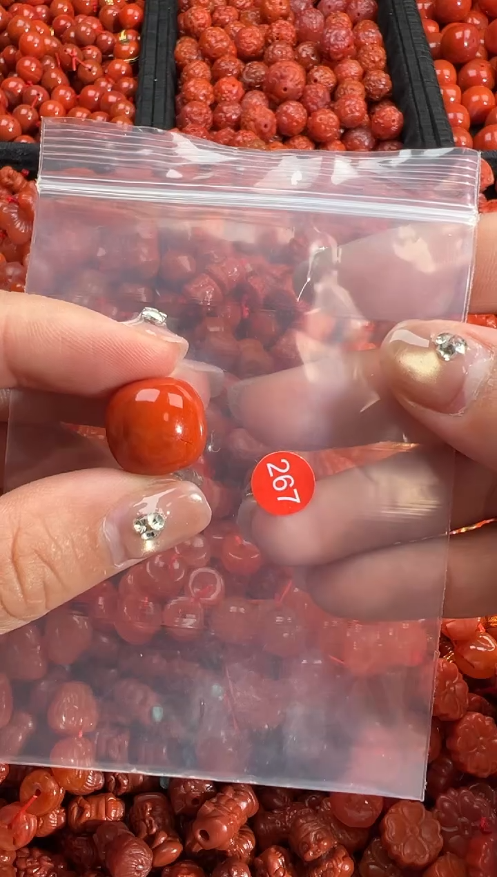 南红玛瑙合金颈饰1
