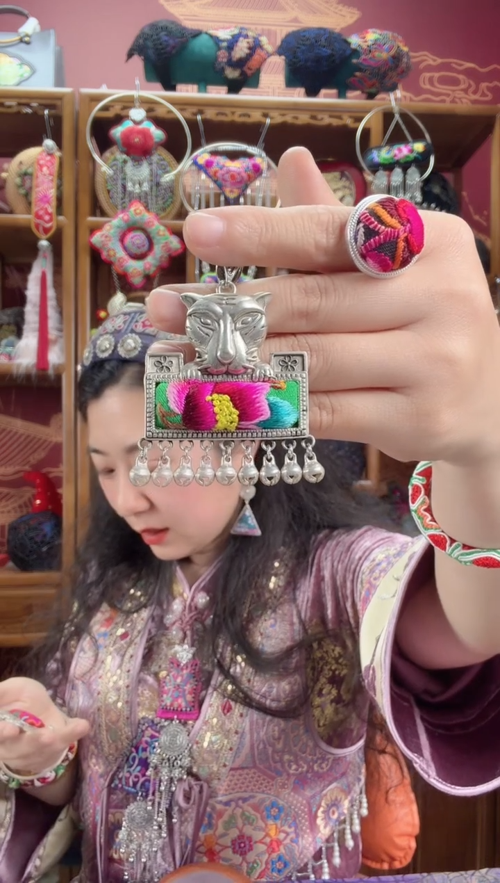 刺绣项链131甜甜家