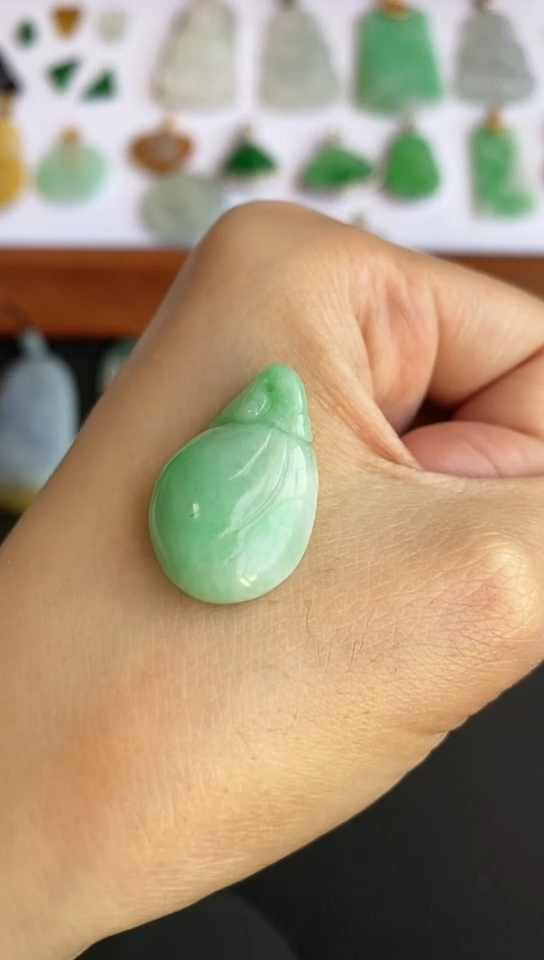 颈饰未镶嵌翡翠钱袋子~