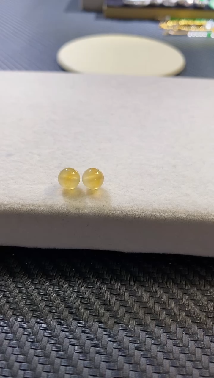 【闪购商品】翡翠挂件未镶嵌一对黄翡珠子