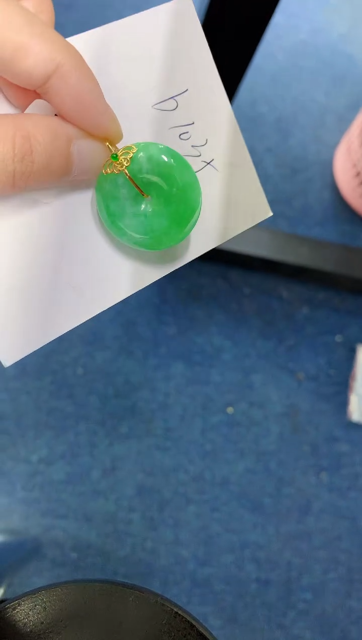 翡翠18K金镶嵌颈饰000000000