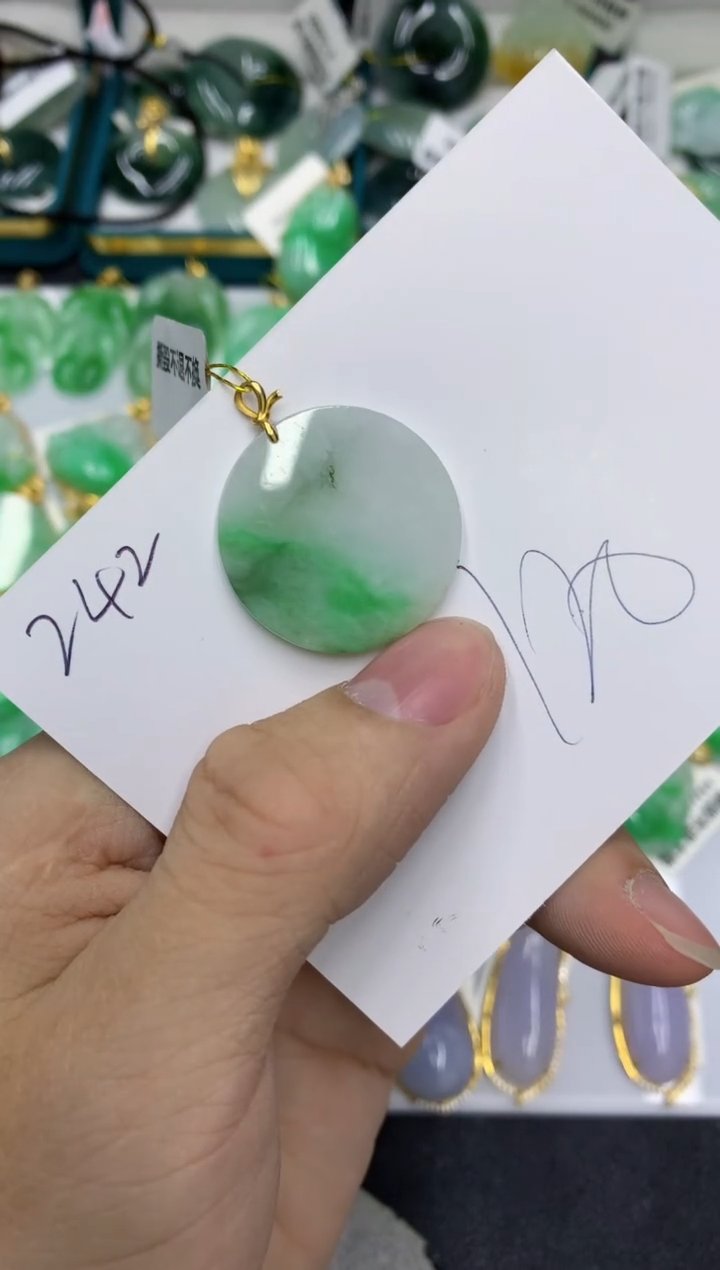 【闪购商品】翡翠颈饰18K金镶嵌号链接