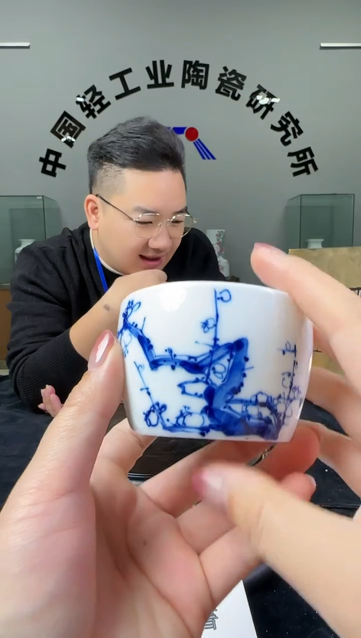 瓷摆件青花主人杯