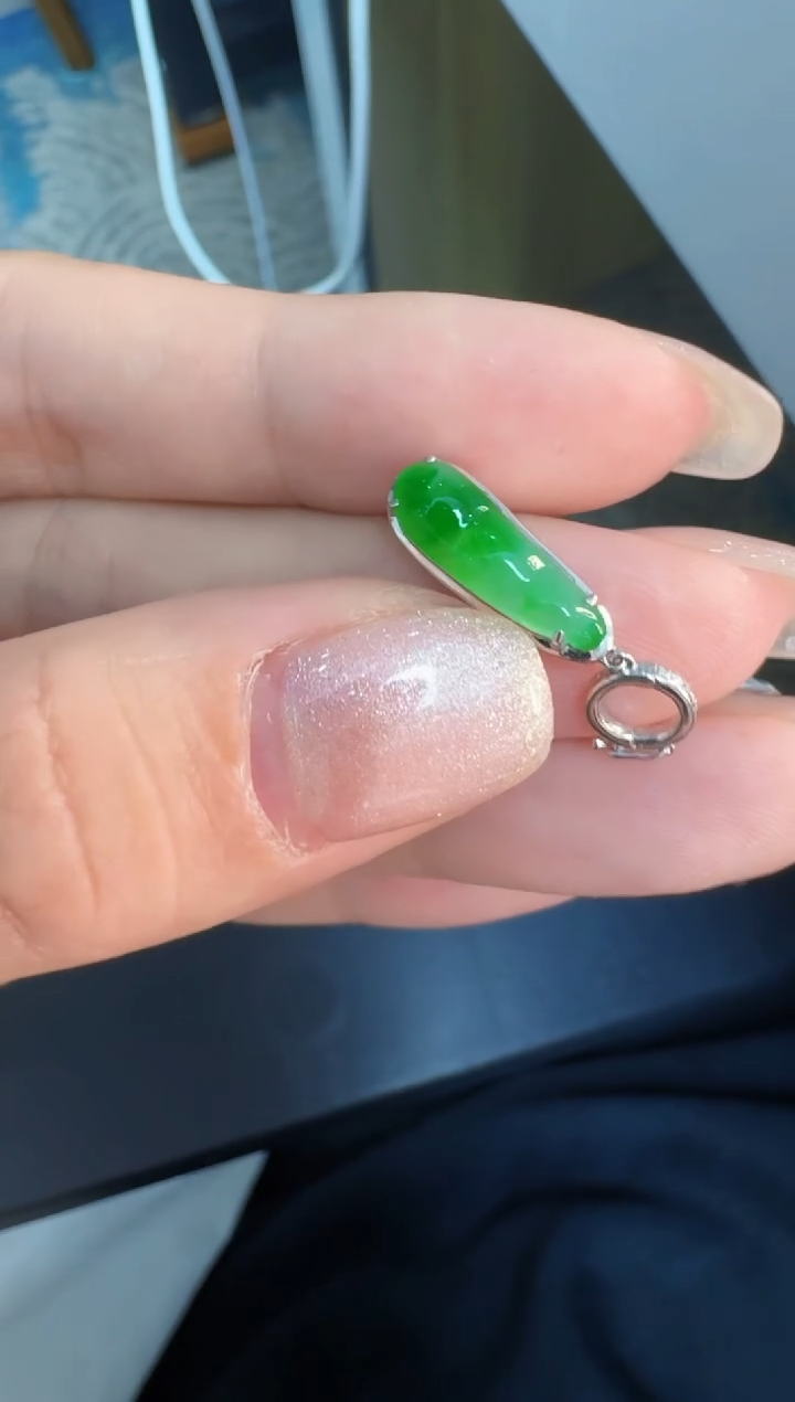 翡翠18K金镶嵌颈饰缅甸翡翠A或吊坠