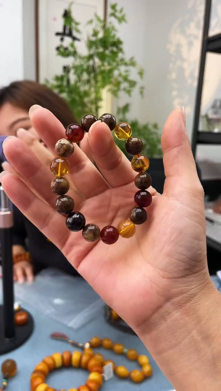 未镶嵌琥珀珠宝奇石发一件