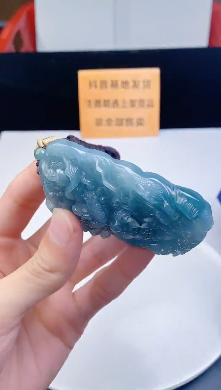 颈饰未镶嵌翡翠   
