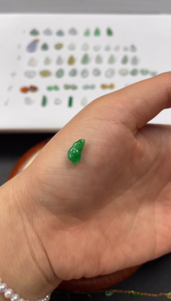 吊坠(不含链)18K金镶嵌翡翠一个JK253