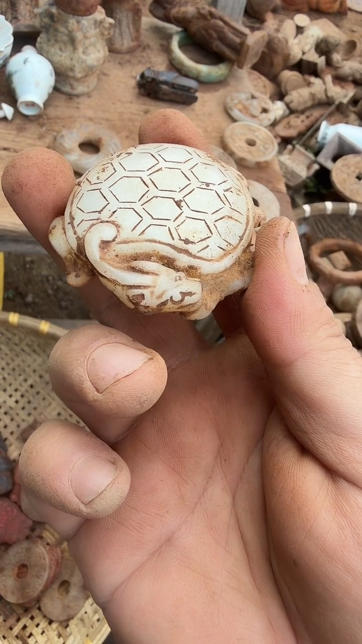 未镶嵌和田玉把件6****香和田玉 把件