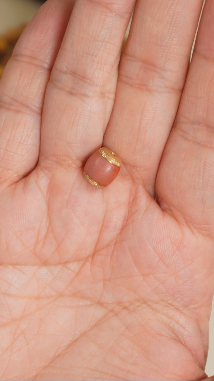 18K金镶嵌配珠玛瑙/玉髓满砂红玉髓金钻单珠