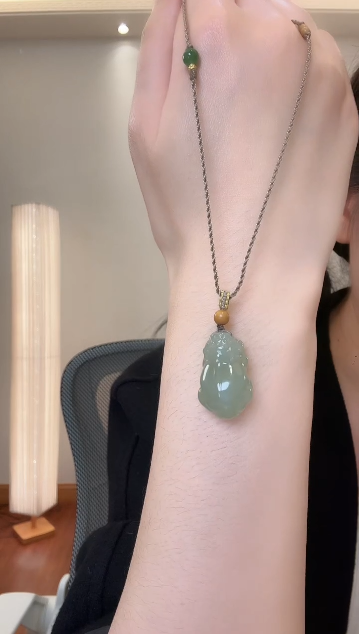 【闪购商品】和田玉吊坠(赠链)未镶嵌高冰晴水厚装貔貅